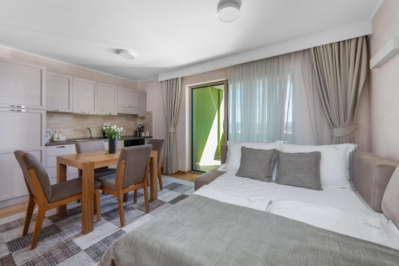 Apartmani Rubinic ตูรันญ์ ภายนอก รูปภาพ